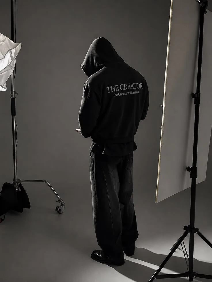 Hoodie negro VIVA LEGACY con estampado dorsal The Creator